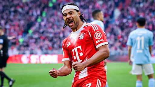 Serge Gnabry bejubelt sein Tor zum 4:0-Endstand im Bundesliga-Heimspiel des FC Bayern gegen den 1. FC Union Berlin