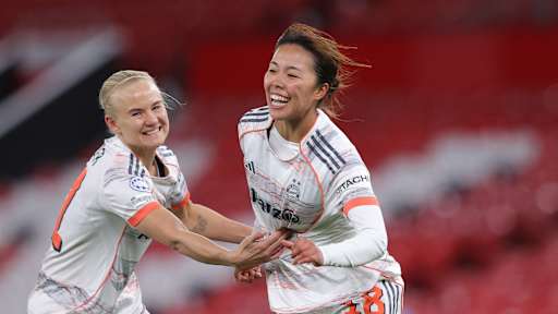 Momoko Tanikawa bejubelt ihr Siegtor im Old Trafford.