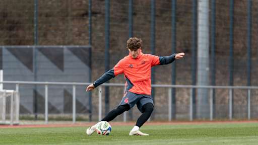 Maximilian Schuhbauer setzt zum Schuss an.