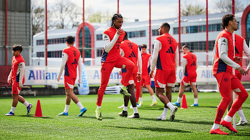 Michael Olise in einer Trainingseinheit des FC Bayern