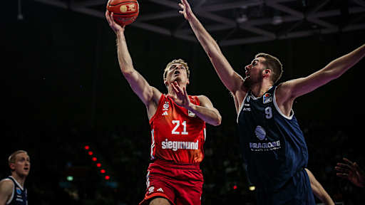 Justus Hollatz Layup