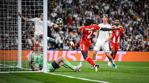 Dayot Upamecano mit der Chance zur Führung während des Viertelfinal-Hinspiels des FC Bayern bei Real Madrid