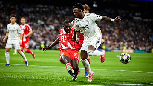 Jonathan Tah grätscht den Ball weg während des Viertelfinal-Hinspiels des FC Bayern bei Real Madrid