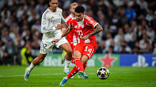 Luis Díaz trifft zum 1:0 während des Viertelfinal-Hinspiels des FC Bayern bei Real Madrid