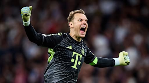 Manuel Neuer jubelt während des Viertelfinal-Hinspiels des FC Bayern bei Real Madrid