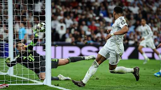 Kylian Mbappé trifft zum 2:1 während des Viertelfinal-Hinspiels des FC Bayern bei Real Madrid