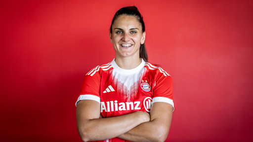 Jovana Damnjanović lächelt in die Kamera.