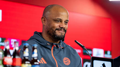 Vincent Kompany spricht auf der Pressekonferenz vor dem Spiel bei St. Pauli.