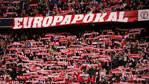 Die Südkurve vor dem Duell der FCB-Frauen vs. Manchester United.