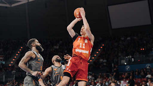 Jumper Vladimir Lucic