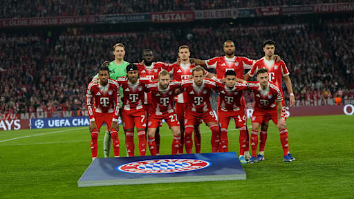 Startaufstellung der Münchner im Champions League-Viertelfinale zwischen dem FC Bayern und Real Madrid