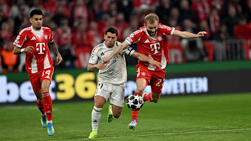 Konrad Laimer im Duell mit Brahim Diaz im Champions League-Viertelfinale zwischen dem FC Bayern und Real Madrid