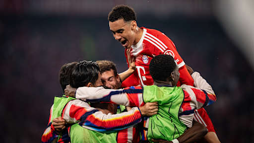 Jubeltraube der Bayern-Spieler nach dem 3:3 im Champions League-Viertelfinale zwischen dem FC Bayern und Real Madrid