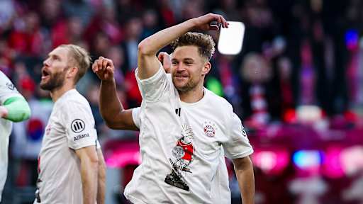 Joshua Kimmich bejubelt die Deutsche Meisterschaft nach dem Heimsieg gegen den VfB Stuttgart