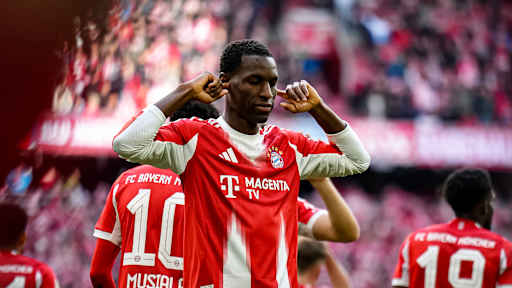Nicolas Jackson jubelt während des Bundesliga-Heimspiels des FC Bayern gegen den VfB Stuttgart