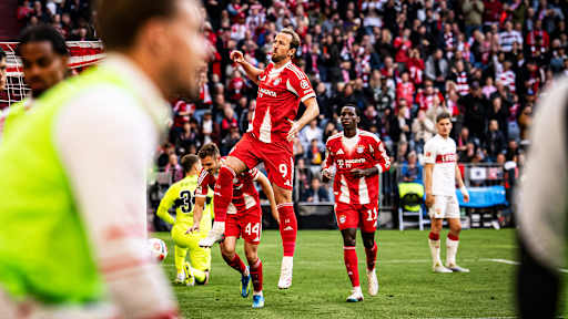 Harry Kane jubelt während des Bundesliga-Heimspiels des FC Bayern gegen den VfB Stuttgart