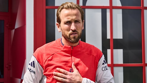Harry Kane kommt aus der Kabine des FC Bayern an der Säbener Straße