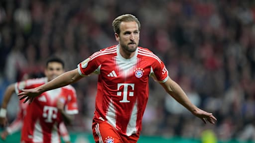 Harry Kane bejubelt sein Tor zum 1:0 im DFB-Pokal-Halbfinale des FC Bayern bei Bayer 04 Leverkusen.