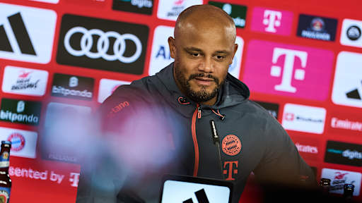 Vincent Kompany im Pressetalk des FC Bayern vor dem Spiel in Mainz