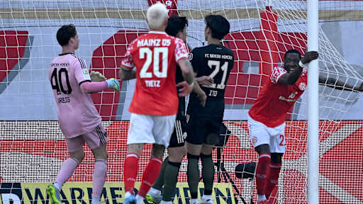Sheraldo BEcker freut sich über das Mainzer 3:0 im Bundesliga-Spiel des FC Bayern beim 1. FSV Mainz 05
