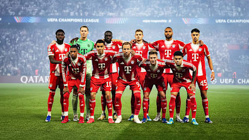 Mannschaftsfoto der Startelf vor dem Halbfinal-Hinspiels des FC Bayern in der Champions League bei Paris Saint-Germain
