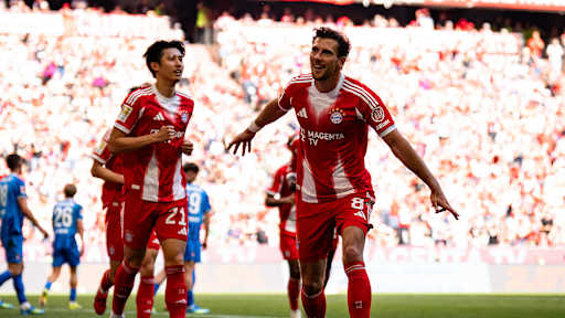 Leon Goretzka jubelt nach dem Tor zum 2:2 Leon Goretzka tritt einen direkten Freistoß zum 1:2 im Bundesliga-Spiel des FC Bayern gegen den 1. FC Heidenheim