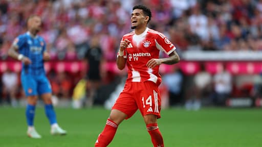 Luis Diaz ärgert sich über eine vergebene Torchance Leon Goretzka tritt einen direkten Freistoß zum 1:2 im Bundesliga-Spiel des FC Bayern gegen den 1. FC Heidenheim