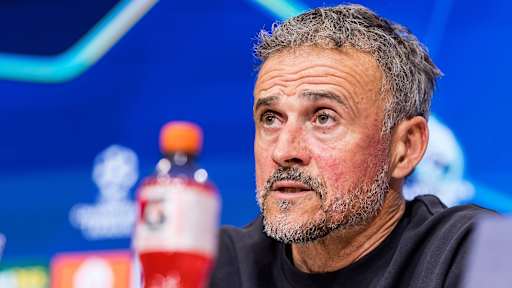 Pressekonferenz vor dem Spiel FC Bayern vs. Paris Saint-Germain im Video