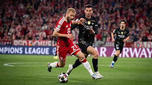 Konrad Laimer am Ball im Rückspiel des FC Bayern gegen Paris Saint-Germain in der Champions League