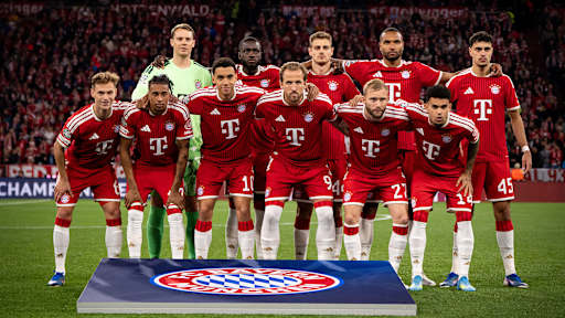Startaufstellung der FC Bayern im Rückspiel des FC Bayern gegen Paris Saint-Germain in der Champions League