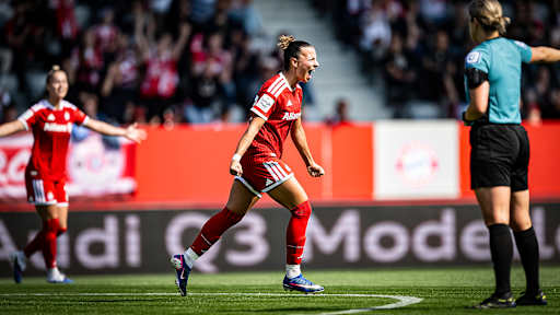 Arianna Caruso schreit vor Freude während des Heimspiels der FC Bayern Frauen in der Frauen-Bundesliga gegen Eintracht Frankfurt