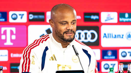 Vincent Kompany spricht in einem Pressetalk des FC Bayern.
