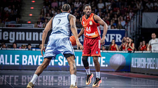 Kamar Baldwin FC Bayern Basketball Oldenburg Dribbling