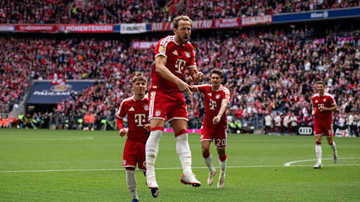Harry Kane jubelt nach dem 2:0 im Bundesliga-Spiel des FC Bayern gegen den 1. FC Köln