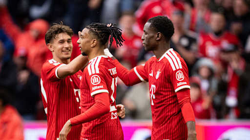 Jubel um Nicolas Jackson nach dem 5:1 im Bundesliga-Spiel des FC Bayern gegen den 1. FC Köln