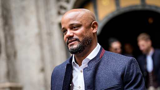 Vincent Kompany während der Meisterfeier der Herren des FC Bayern am Münchner Marienplatz