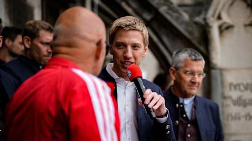 Oberbürgermeister Dominik Krause während der Meisterfeier der Herren des FC Bayern am Münchner Marienplatz