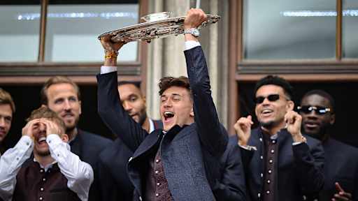 Tom Bischof während der Meisterfeier der Herren des FC Bayern am Münchner Marienplatz