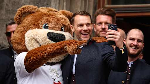 Manuel Neuer während der Meisterfeier der Herren des FC Bayern am Münchner Marienplatz