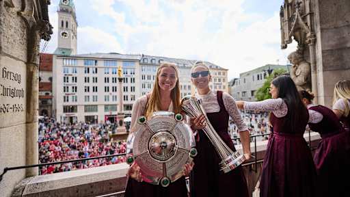 Die FC Bayern Frauen beim Empfang im Münchner Rathaus anlässlich des Doublesiegs 2026.