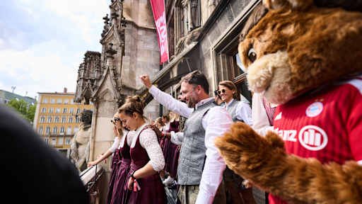 Die FC Bayern Frauen beim Empfang im Münchner Rathaus anlässlich des Doublesiegs 2026.
