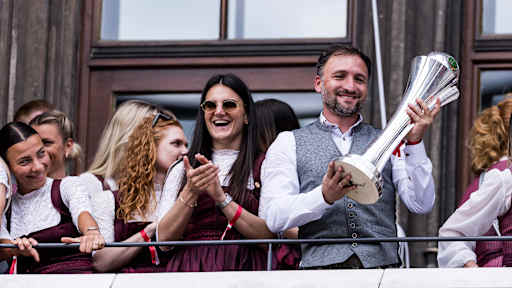 Die FC Bayern Frauen beim Empfang im Münchner Rathaus anlässlich des Doublesiegs 2026.