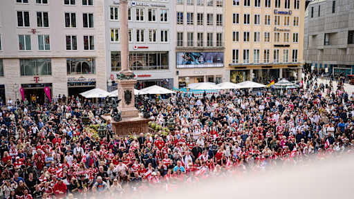 Die FC Bayern Frauen beim Empfang im Münchner Rathaus anlässlich des Doublesiegs 2026.