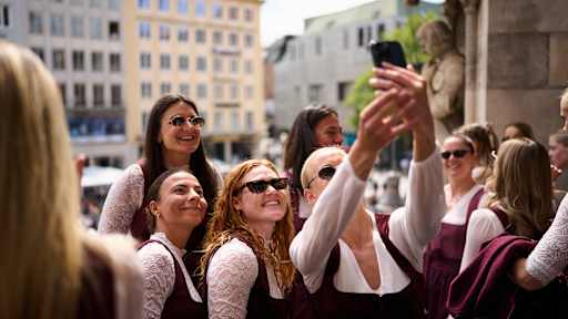 Die FC Bayern Frauen beim Empfang im Münchner Rathaus anlässlich des Doublesiegs 2026.