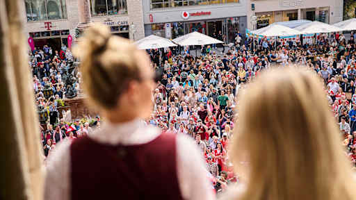 Die FC Bayern Frauen beim Empfang im Münchner Rathaus anlässlich des Doublesiegs 2026.