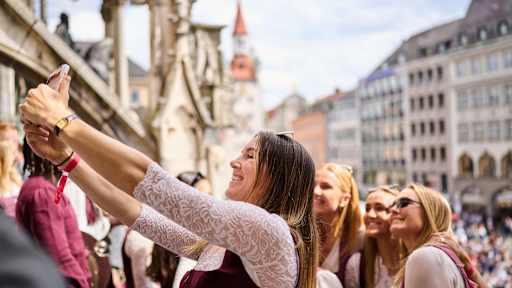 Die FC Bayern Frauen beim Empfang im Münchner Rathaus anlässlich des Doublesiegs 2026.