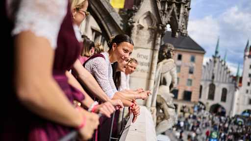 Die FC Bayern Frauen beim Empfang im Münchner Rathaus anlässlich des Doublesiegs 2026.
