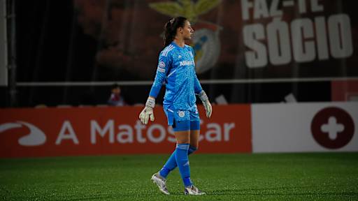 Mala Grohs im Einsatz für die FC Bayern Frauen beim Auswärtsspiel in der Champions League.