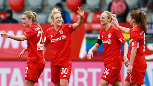Caro Simon bejubelt ein Tor für die FCB-Frauen.