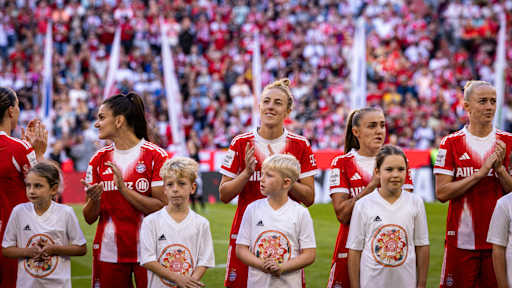 Caro Simon beim Bundesliga-Eröffnungsspiel 2025.